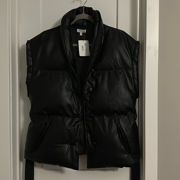 NWT TCEC PU Puffer Black Vest - Front Button & Belt - Picture 3 of 9